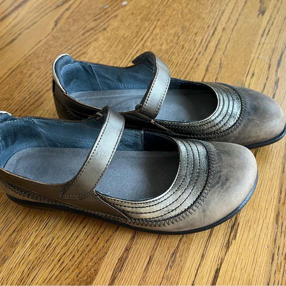 Naot Mary JaneWomen’s Size 5 or 36